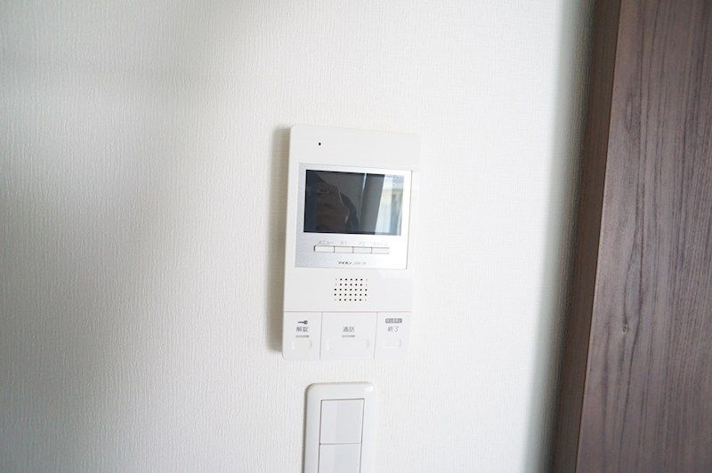 �y�Z�L�����e�B�z�@���j�^�t���I�[�g���b�N�ŗ��q�����S