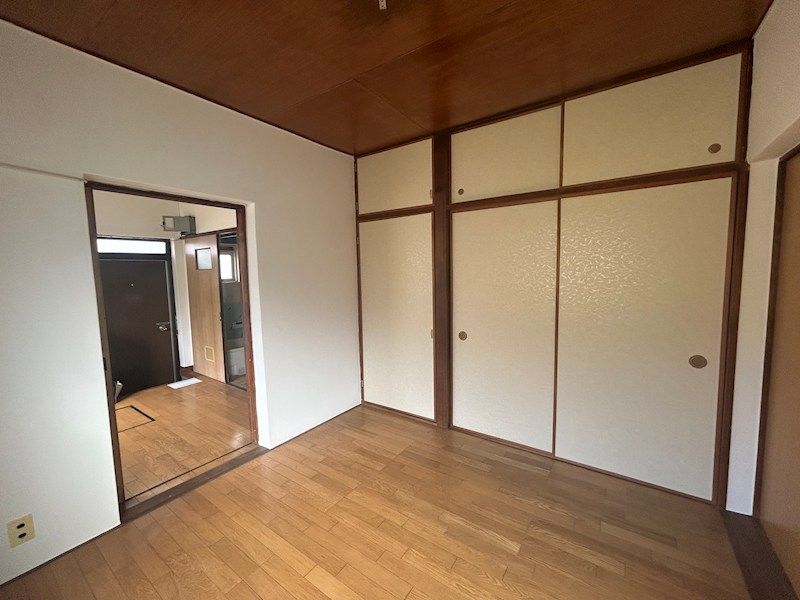 �y�����E���r���O�z�@