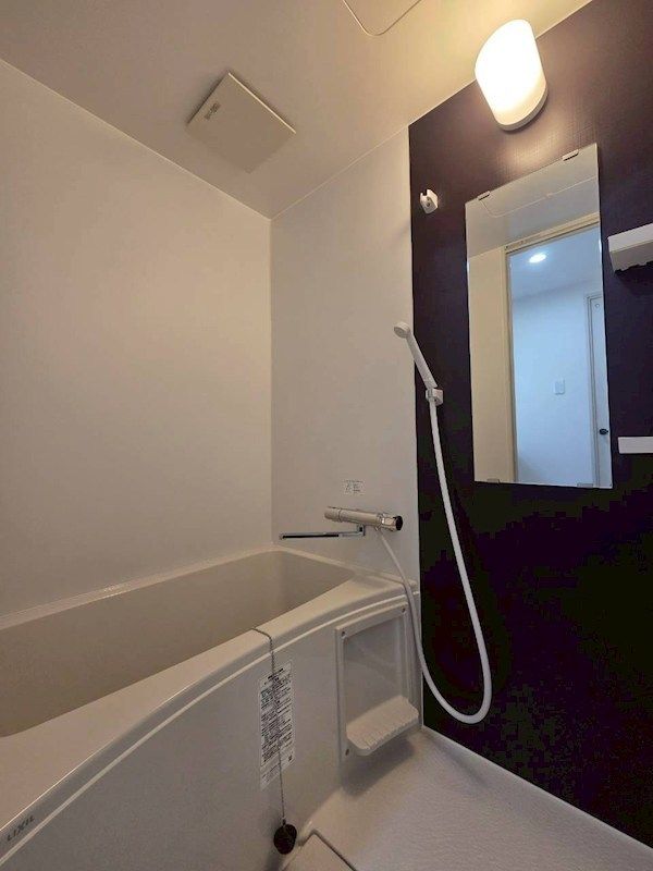 �y�o�X�z�@������ꂵ�₷�������݌v�B�o�X�E�g�C���ʂŉq���I�Ȑ�����ԁB