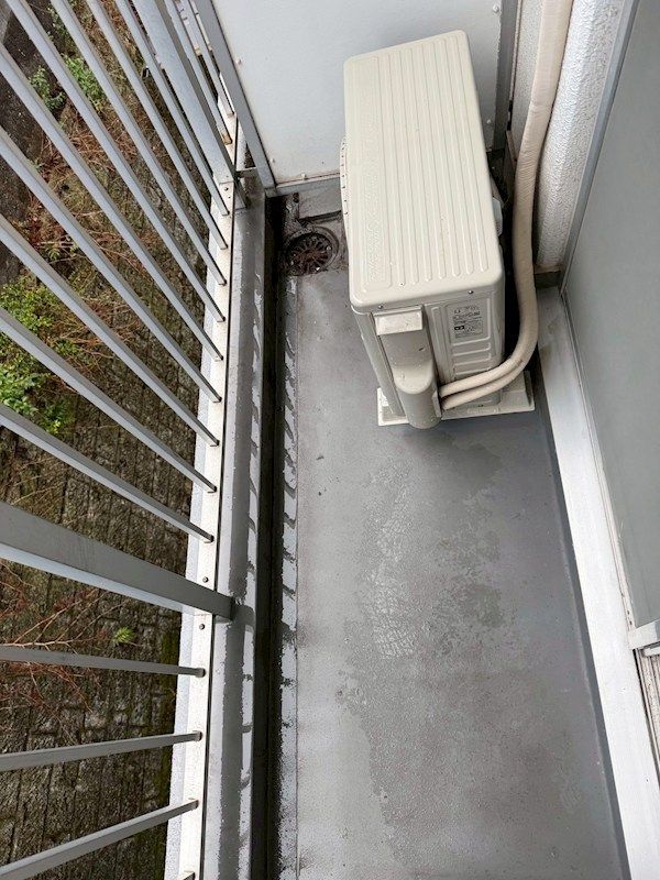 �y�x�����_�z�@�O������C���]���Ƀs�b�^���̃x�����_�B