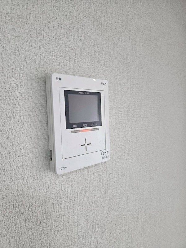 �y�Z�L�����e�B�z�@