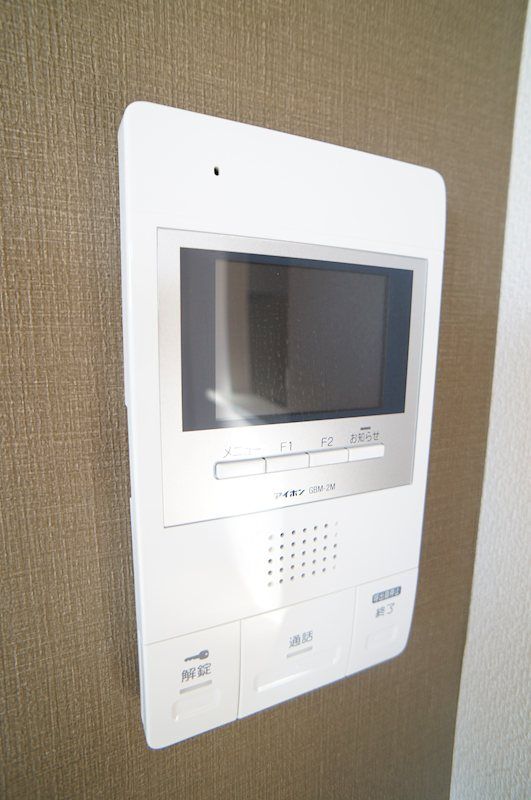 �y�Z�L�����e�B�z�@