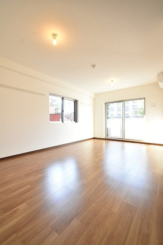 �y�����E���r���O�z�@