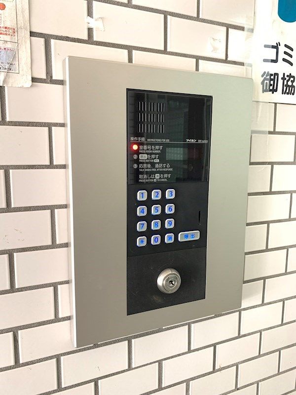 �y�Z�L�����e�B�z�@