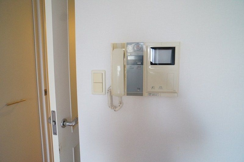 �y�Z�L�����e�B�z�@