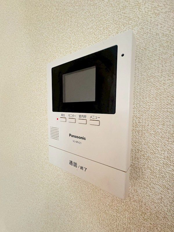 �y�Z�L�����e�B�z�@