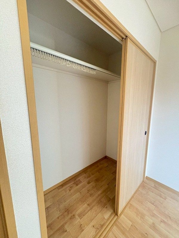 �y���[�z�@�N���[�[�b�g�t���ňߗނ����ځB26���Ē��̂�Ƃ肠���炵�B