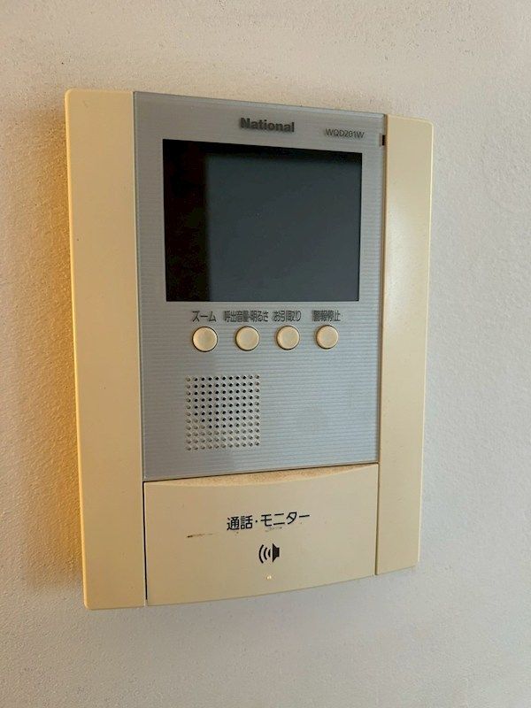 �y�Z�L�����e�B�z�@