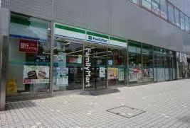 �y���Ӂz�@�t�@�~���[�}�[�g ���l�˕������X 521m