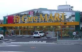 �y���Ӂz�@Fit Care MART�˒˒��X 320m
