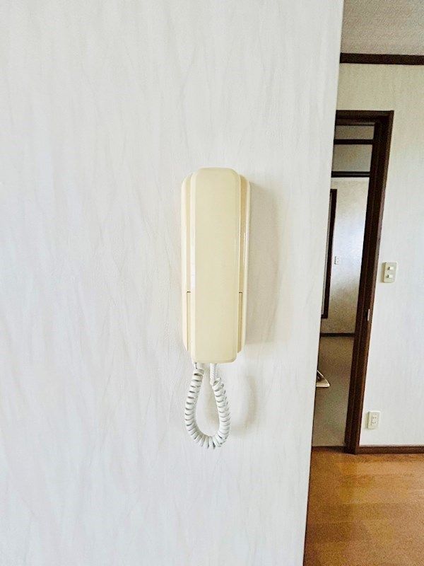 �y�Z�L�����e�B�z�@