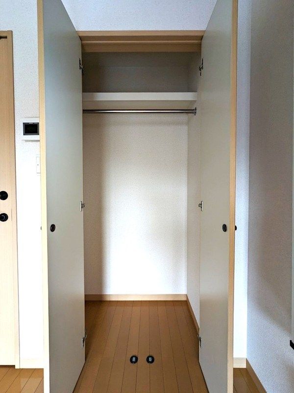 �y���[�z�@�ߗނ��X�b�L�����[�ł���N���[�[�b�g�B