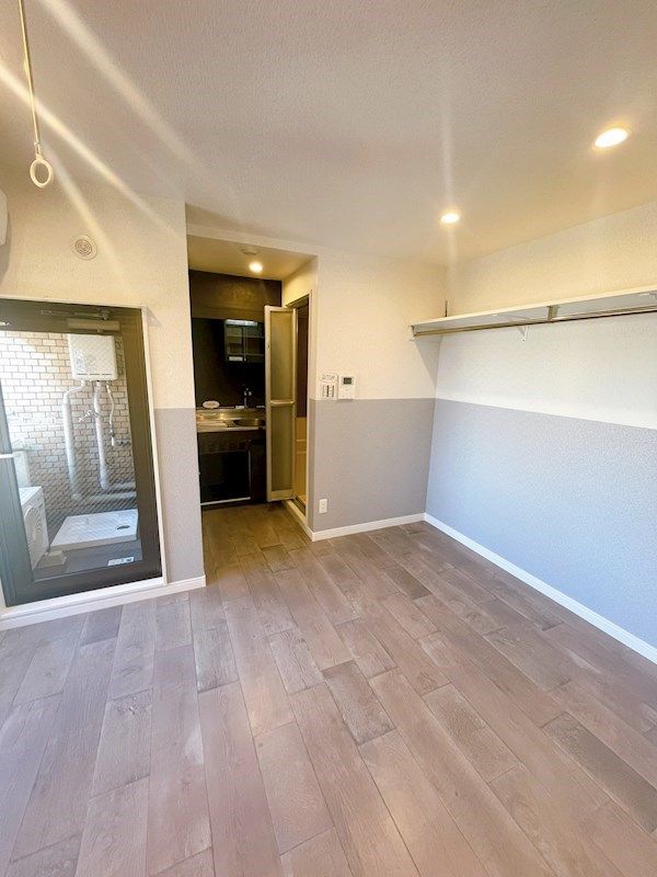 �y���ԁE���r���O�z�@�Ǔ�ʂɒI������1R�B�{�⏬���̎��[�ɕ֗��ŁA��l��炵�̋��Z�X�y�[�X��L���Ɋ��p�ł��鎺���B