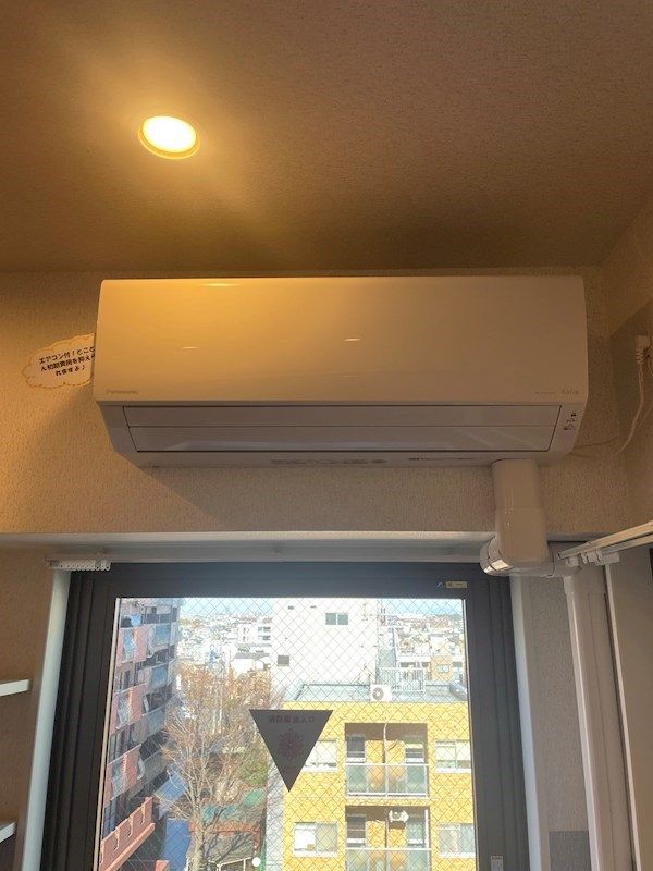 �y���̑��ݔ��z�@�����ɂ̓G�A�R����1����B��������������K�ȉ��x�ݒ肪�\�ŁA�G�߂��킸���K�ɉ߂����܂��B