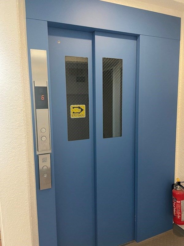 �y���̑��z�@�n���S�����w�k��2����8�K1R�B8�K�܂ŃG���x�[�^�[�ŃX���[�Y�Ɉړ��\�B