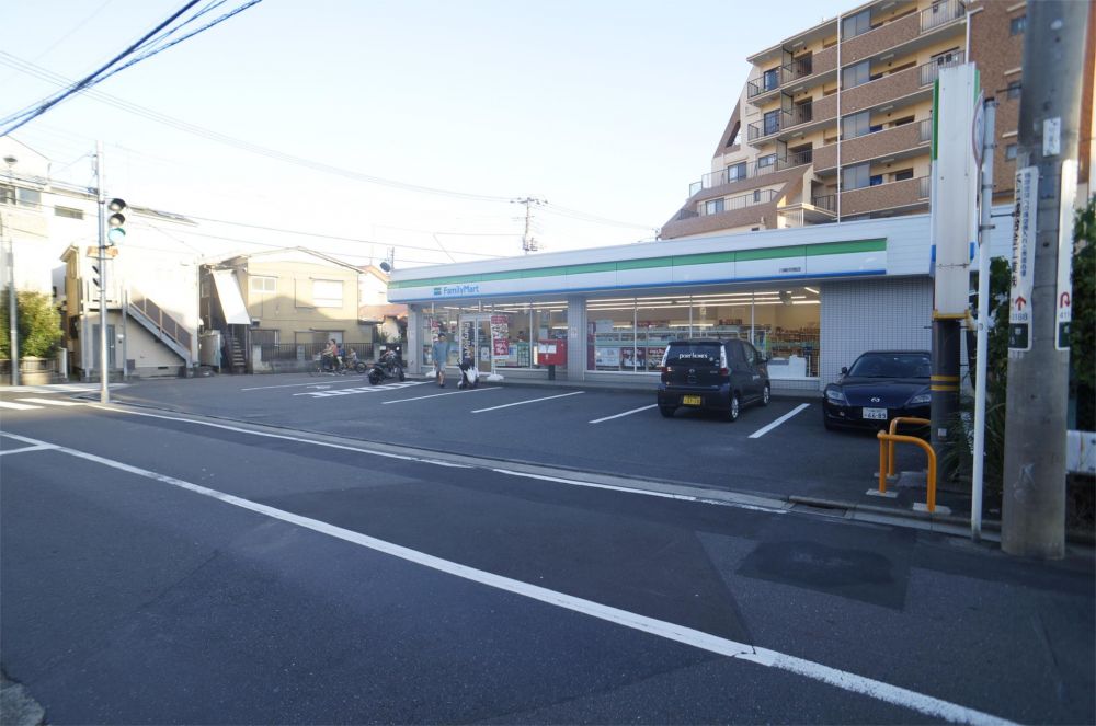 �y���Ӂz�@�t�@�~���[�}�[�g ��芡�h�X 204m