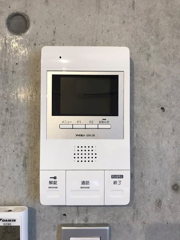 �y�Z�L�����e�B�z�@