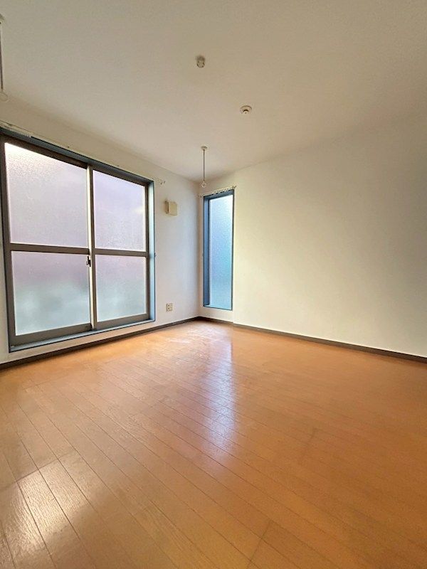 �y���ԁE���r���O�z�@��Ƃ�̂���7���m���ŁA�����炵����炷�B