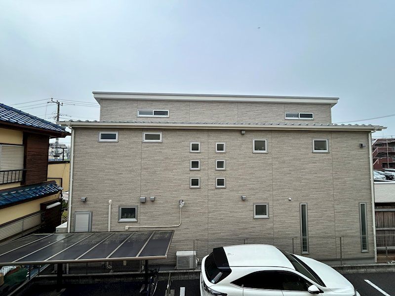 �y���]�z�@