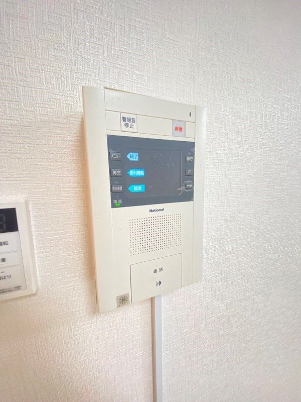 �y�Z�L�����e�B�z�@