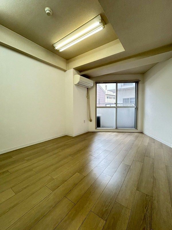 �y�����E���r���O�z�@