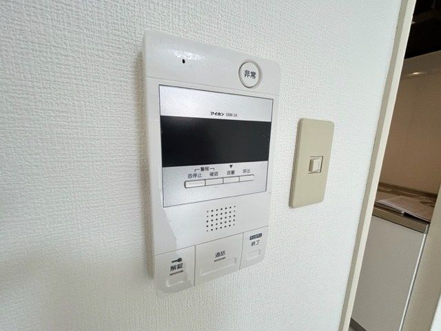 �y�Z�L�����e�B�z�@