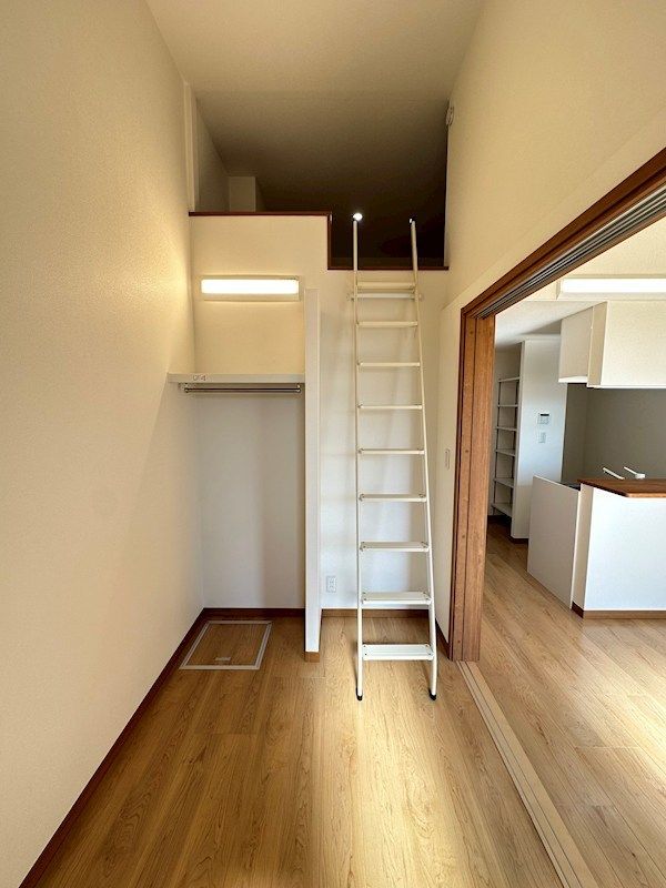 �y�Q���z�@�����炵��������A���났�̃x�b�h���[���B