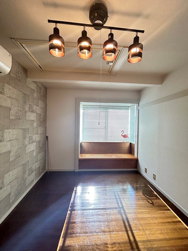 �y���ԁE���r���O�z�@�������ȃA�N�Z���g�N���X�@�x���`��̌^�̏o��