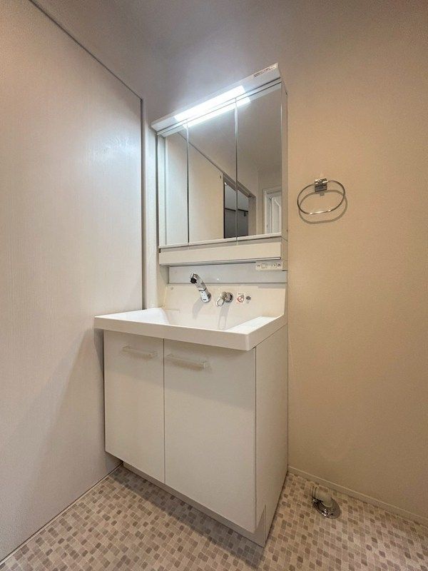 yʏz@CNς肤ꂵA֍BKɁBƗʑ̂炵B