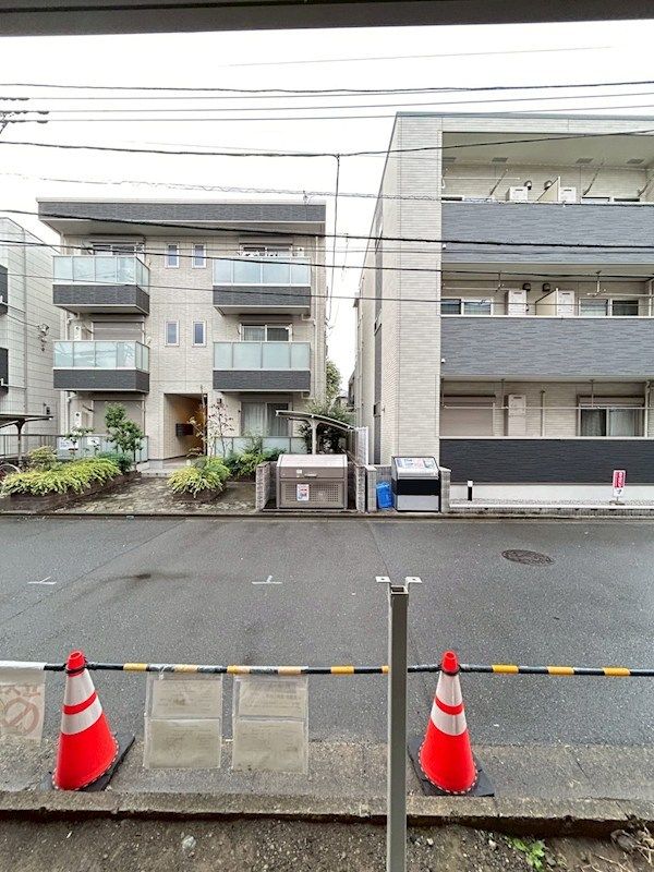 �y���]�z�@