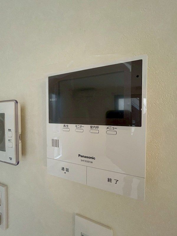 �y�Z�L�����e�B�z�@