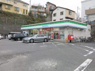 �y���Ӂz�@�t�@�~���[�}�[�g �Ó�`���u�X 642m