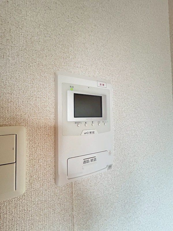 �y�Z�L�����e�B�z�@