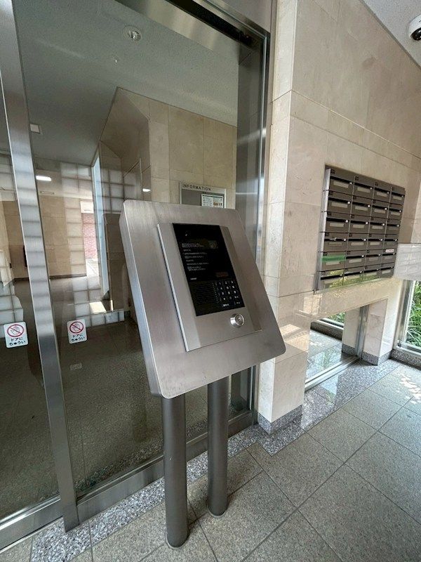 �y�Z�L�����e�B�z�@