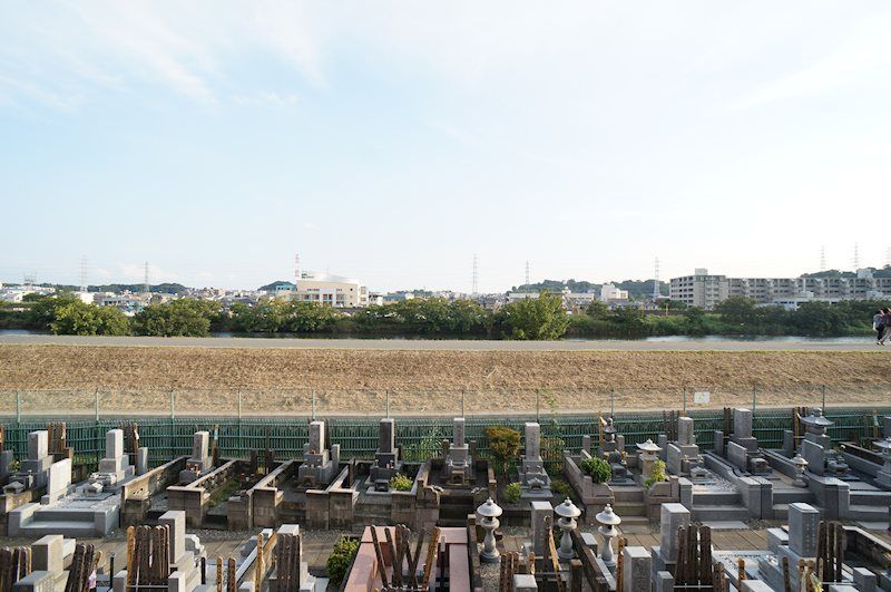 �y���]�z�@