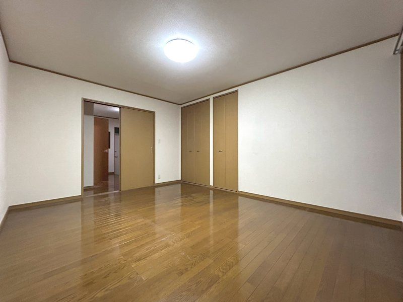 �y���ԁE���r���O�z�@�_�C�j���O�e�[�u�����u�������ł��I