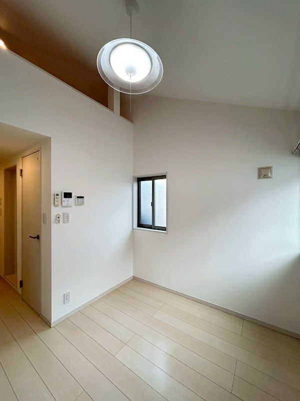 �y���ԁE���r���O�z�@