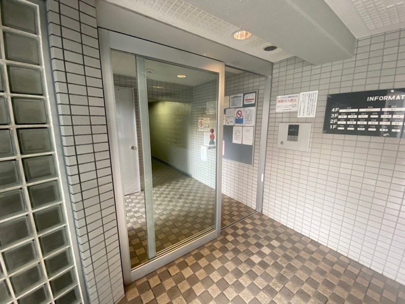 �y�G���g�����X�z�@