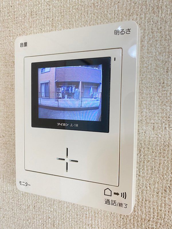 �y�Z�L�����e�B�z�@�K��҂��f���Ŋm�F�ł��郂�j�^�[�t���C���^�[�z���B