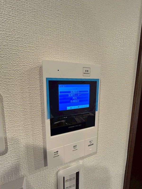 �y�Z�L�����e�B�z�@���K�҂��f���Ŋm�F�ł�����S�̃��j�^�[�t���C���^�[�z���B