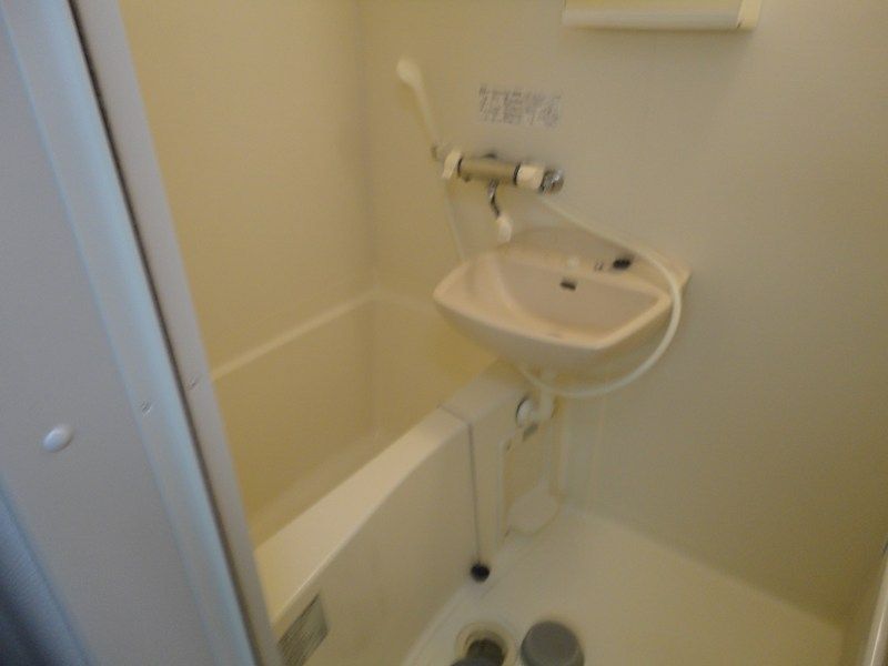 �y�o�X�z�@�������̂���V���v���ȃo�X���[���B�����̔���S�n�悭���₵�Ă�����Ԃł��B���������������B