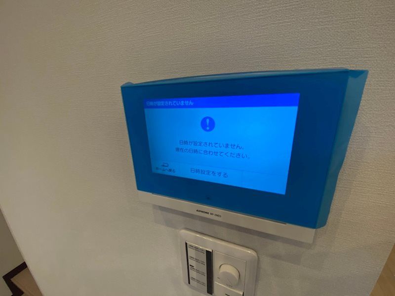 �y�Z�L�����e�B�z�@�K��҂��f���Ŋm�F�ł��郂�j�^�[�t���C���^�[�z���B