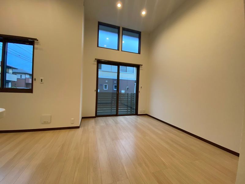 �y���̑������E�X�y�[�X�z�@�����������邭�J�����̂��郊�r���O�ł��B