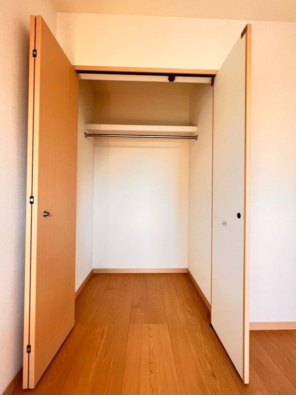 �y���[�z�@�ߗނ��X�b�L�����[�ł���N���[�[�b�g�B