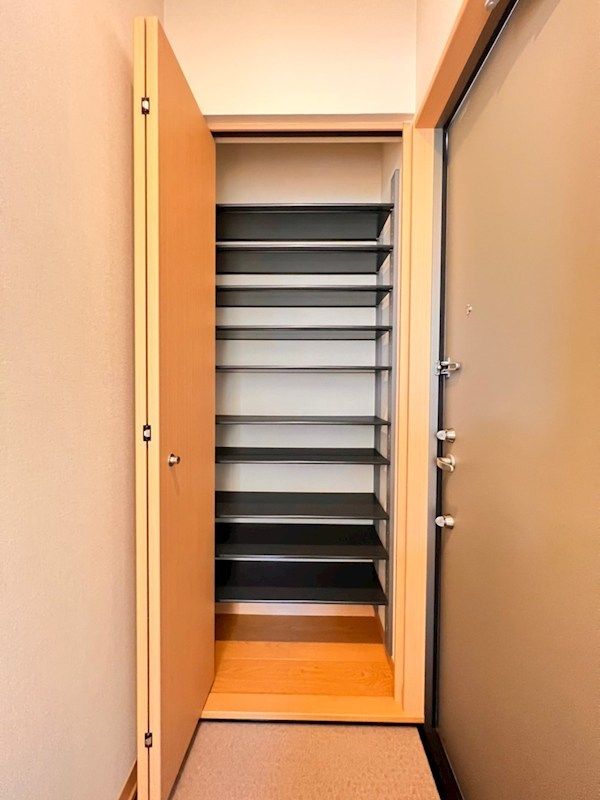 �y���[�z�@���C�ɓ���C���X�b�L�����[�ł���V���[�Y�{�b�N�X�t���B