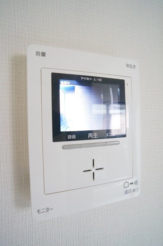 �y�Z�L�����e�B�z�@�K��҂��f���Ŋm�F�ł��郂�j�^�[�t���C���^�[�z�������B