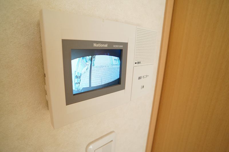 �y�Z�L�����e�B�z�@�K��҂��f���Ŋm�F�ł��郂�j�^�[�t���C���^�[�z�������B