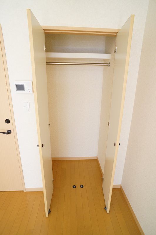 �y���[�z�@�ߗނ��X�b�L�����[�ł���N���[�[�b�g�B