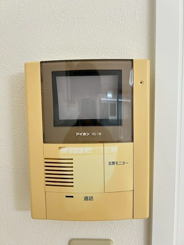 �y�Z�L�����e�B�z�@