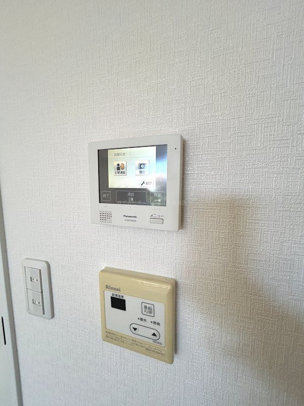 �y�Z�L�����e�B�z�@���j�^�t���C���^�[�z���ŗ��q�����S